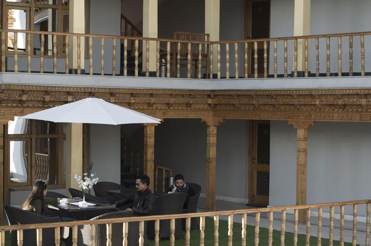 Raybo Hostel Leh Esterno foto