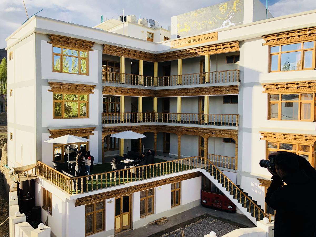 Raybo Hostel Leh Esterno foto